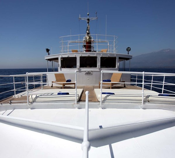 BUENA CHICA 1 - Exterior