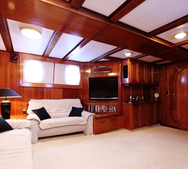 BUENA CHICA 1 - Salon 2