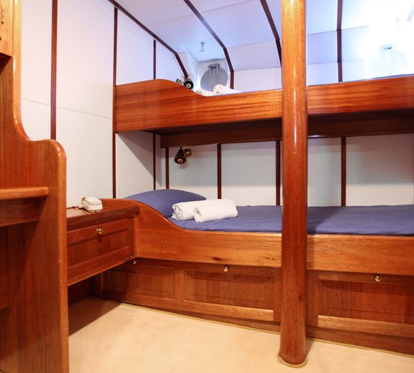 BUENA CHICA 1 - Twin Cabin