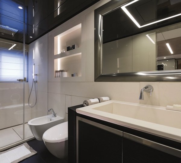 Bartali - owner bathroom - Jeff Brown