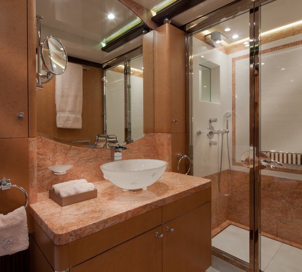 Bella Anna superyacht - Bathroom