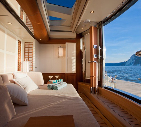 Bella Anna yacht - Beach