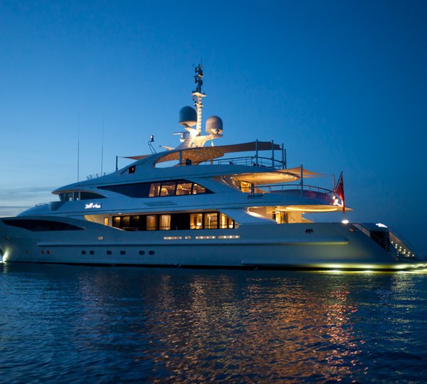 Bella Anna yacht - by night