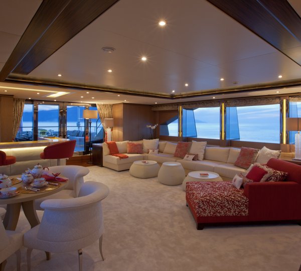 Belle Anna superyacht - main saloon