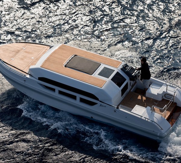 Benetti 11-11_tender_credits_Jeff Brown (4)