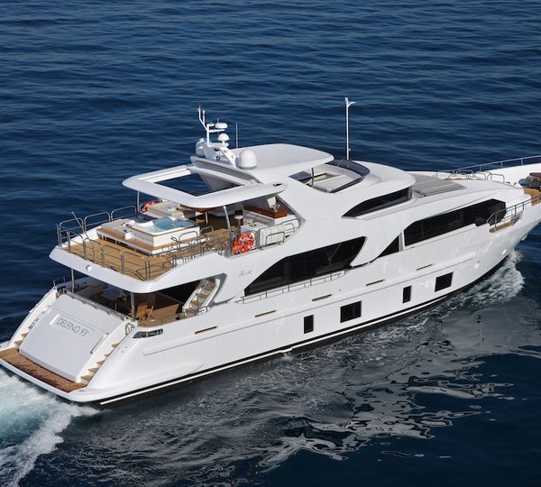 Benetti Delfino 93 Motoryacht aft profile