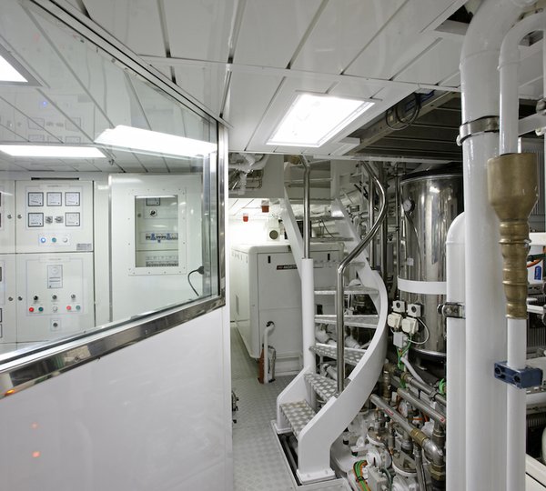 Benetti FB238 Platinum_Engine Room (1)