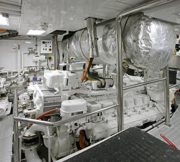 Benetti FB238 Platinum_Engine Room (2)