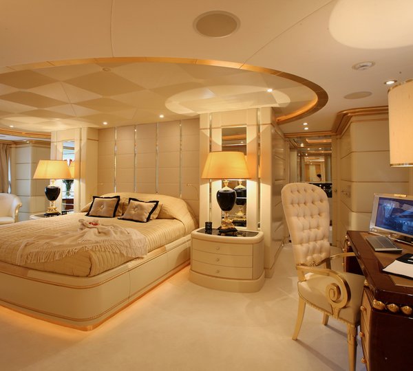 Benetti FB238 Platinum_Master cabin
