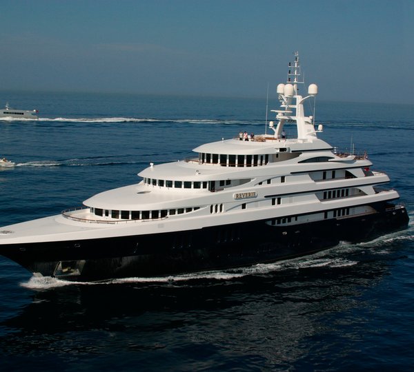 Benetti Motor Yacht Reverie - profile