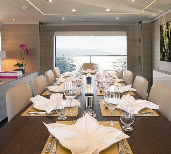 Benetti Motor Yacht Veloce 140 - Dining