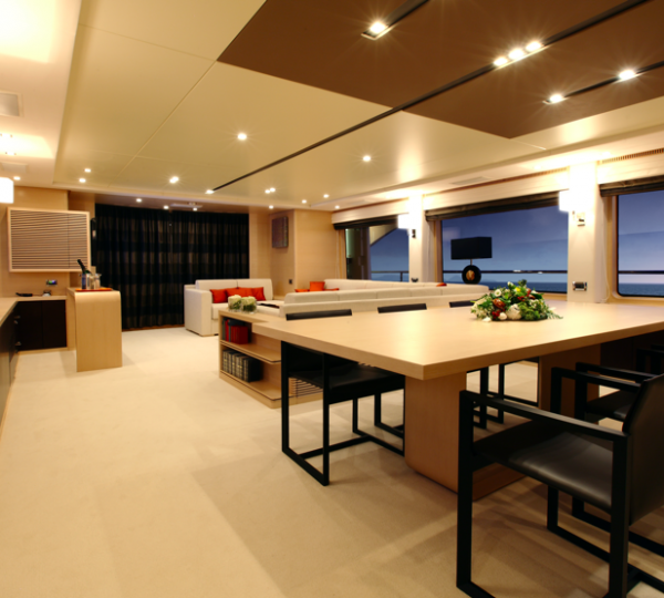 Benetti Tradition 105 Main Salon Dining Area