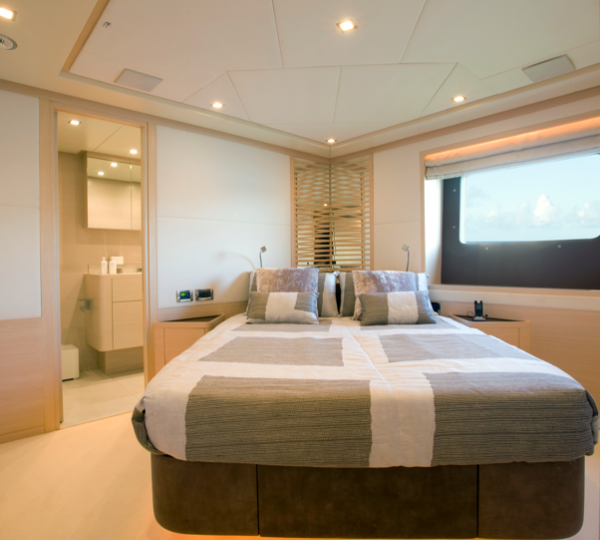 Benetti Tradition 105 motor yacht VIP cabin