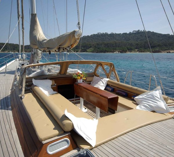 Bernic II -  Deck Salon