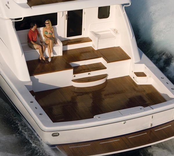 Bertram 70 Convertible Yacht - aft view