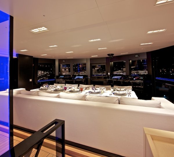 Better Place sloop - dining area and navigation area - Photo Toni Meneguzzo