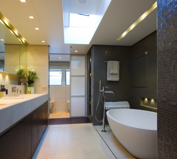 Burkut bathroom - credit to Baglietto