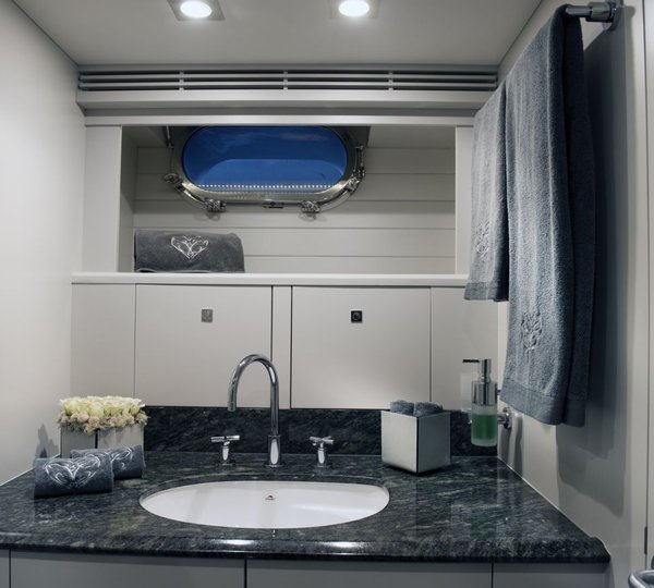 CAROLINE 1 - Ensuite marble sink