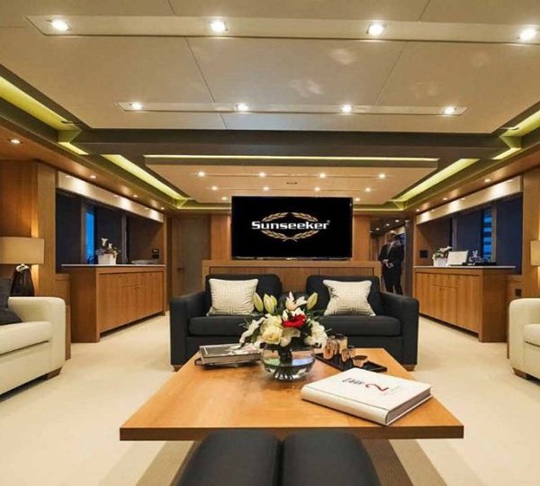 CHIMERA - Main Salon