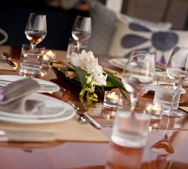 CINDERELLA IV - Dining detail