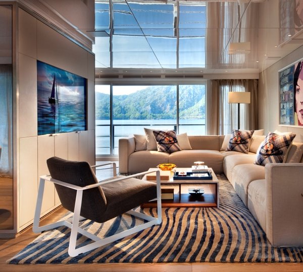 CMB Motor yacht ORIENT STAR - Upper skylounge seating area