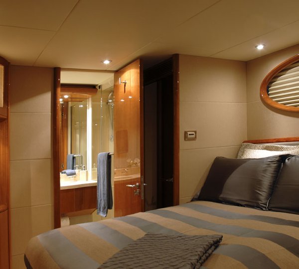 COLD GECKO. -  Guest Cabin to Starboard