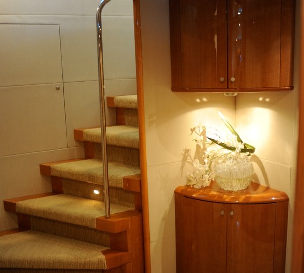 COLD GECKO. -  Stairs