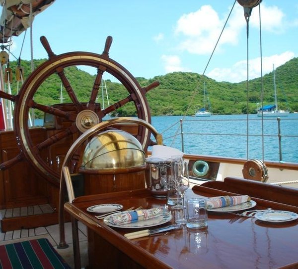 CORAL OF COWES -  Cockpit