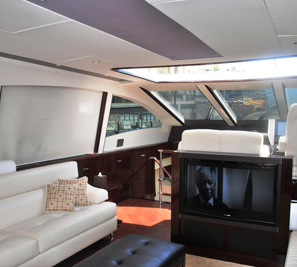 Carbon -  Main Salon