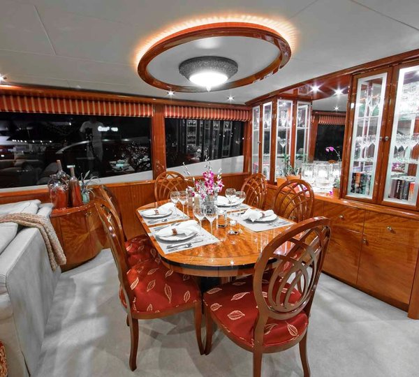 Castaway -  Dining area