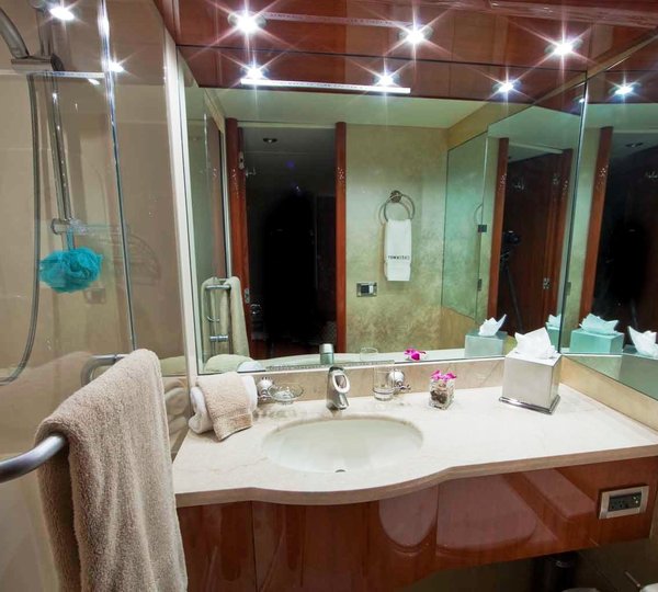 Castaway -  Guest Bathroom