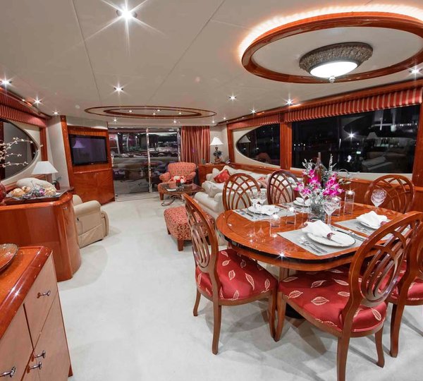 Castaway -  Salon and Dining