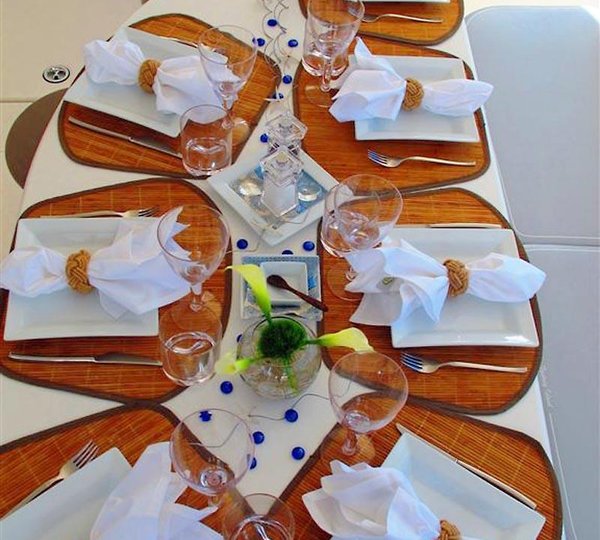 Cat FANTASY ISLAND -  Dining