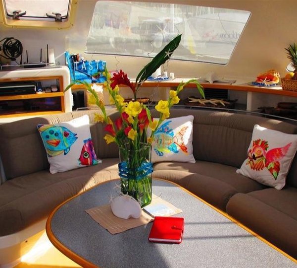 Cat FANTASY ISLAND -  Salon Dining