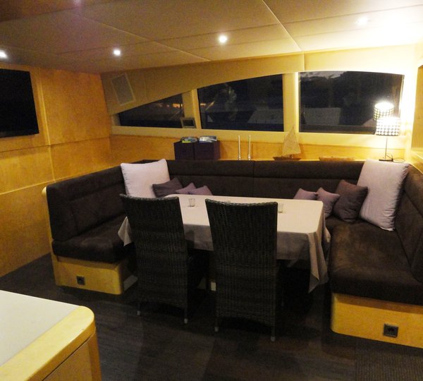 Cat JAMBO - Salon Dining