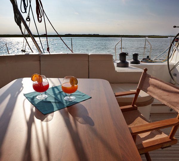 Cat MALISI - Evening Cocktail