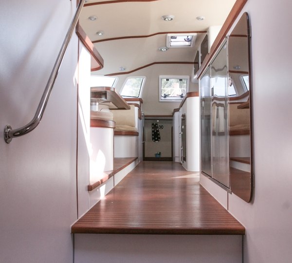 Cat MALISI - Stairs to Salon