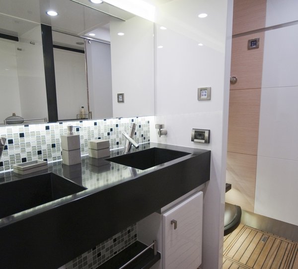 Catamaran Abuelo - Bathroom