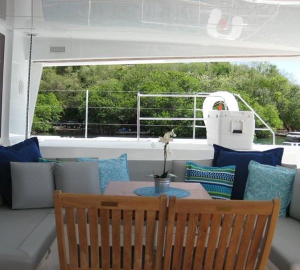 Catamaran BLUE MOON -  Aft Deck Seating