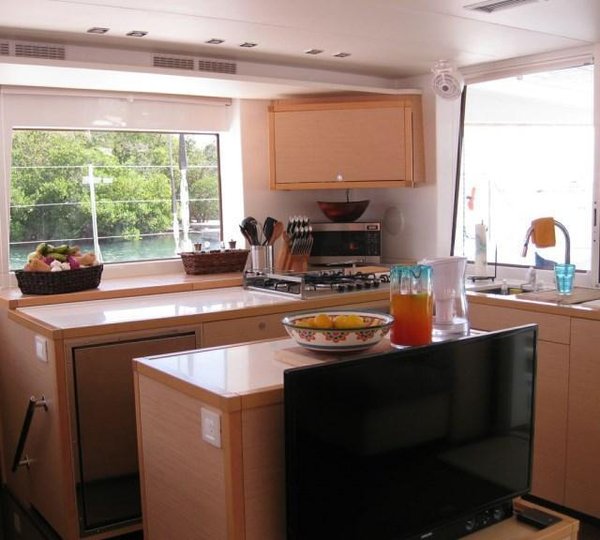 Catamaran BLUE MOON -  Galley 2