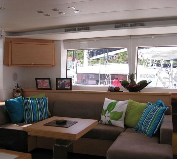 Catamaran BLUE MOON -  Salon