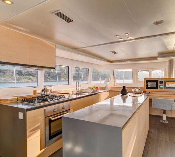 Catamaran DRAGON - Galley