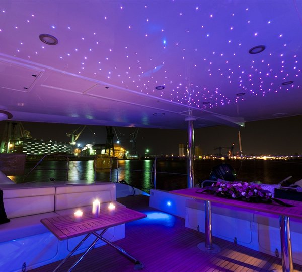 Catamaran DREAMLINER -  Aft Deck at Night