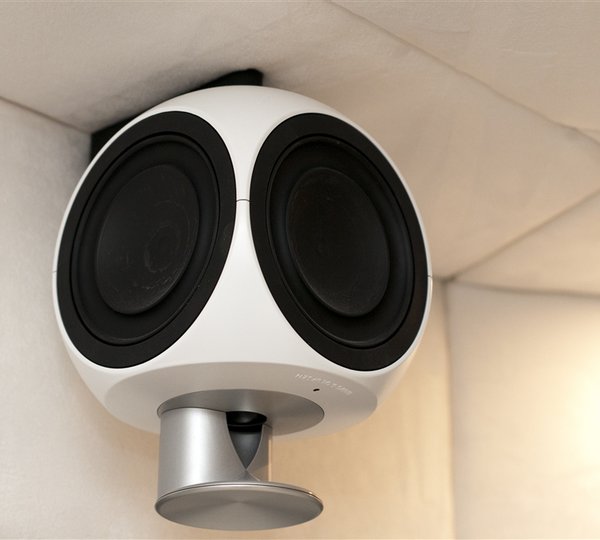 Catamaran DREAMLINER -  Audio System