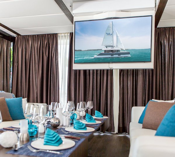 Catamaran Eagle Wings - Sunreef Yachts - dining area