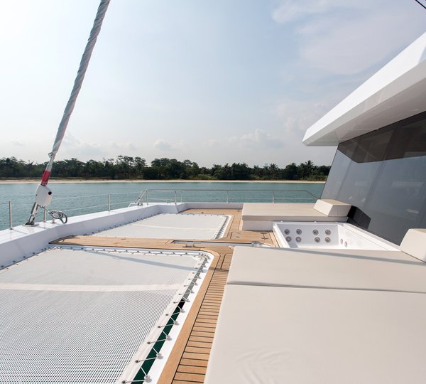 Catamaran Eagle Wings - Sunreef Yachts - sunpads and Jacuzzi