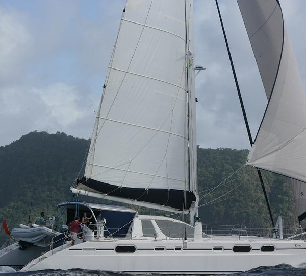 Catamaran FOLLIA -  Side View