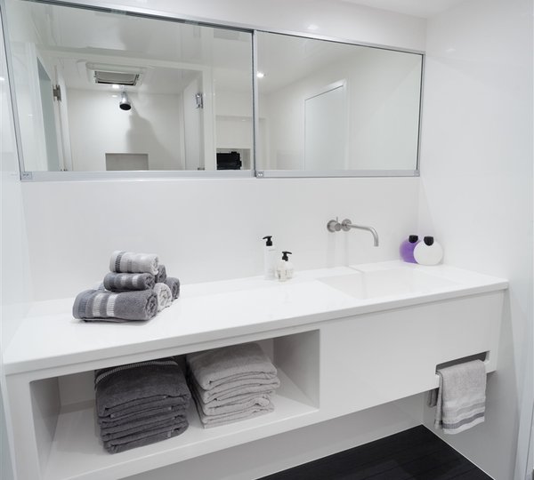 Catamaran LEVANT - Gust Ensuite