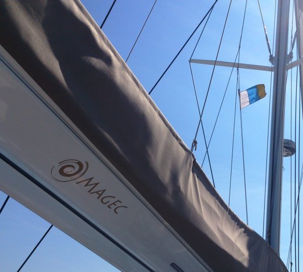Catamaran MAGEC -  Boom