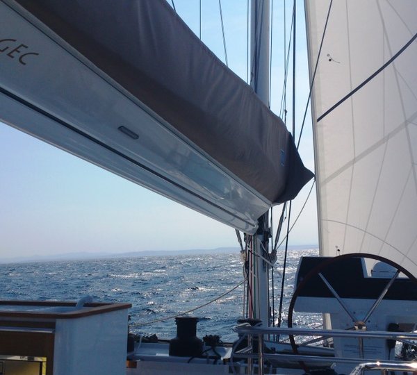 Catamaran MAGEC -  Helm